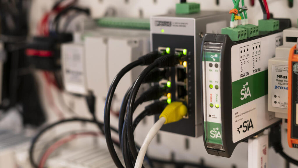 Hent data fra maskiner og industrielle systemer – og gjør informasjonen tilgjengelig der du trenger den.

